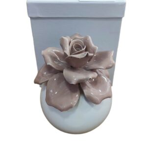 Profumatore in ceramica di Capodimonte con bacchette rosa colore tortora