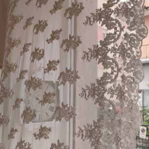 Tenda in pizzo versailles con fiocchi in lino vintage fango di Chez Moi - immagine 4