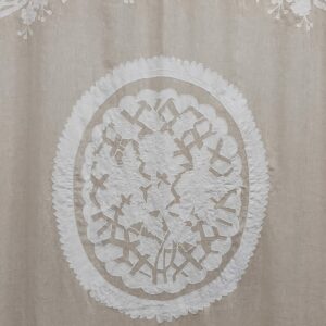 Tenda in lino naturale con decoro intagliato bianco 150x290 Penelope di Mia - immagine 4